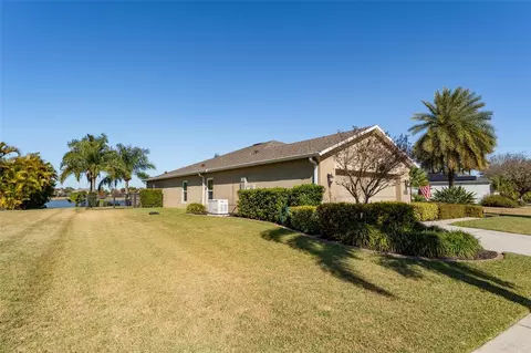 Exterior - 5431 Sandy Shell Dr, Apollo Beach, FL 33572 photo 5 of 23