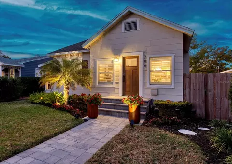 209 35th Ave N, Saint Petersburg, FL 33704