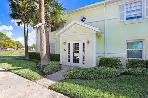 4714 Cobia Dr SE #C, Saint Petersburg, FL 33705