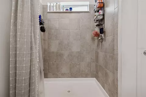 Bath - 11855 Armada Way, Parrish, FL 34219 photo 3 of 3