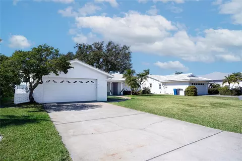 11800 6th St E, Treasure Island, FL 33706