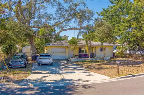 1300 S Hillcrest Ave, Clearwater, FL 33756