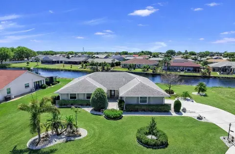 2110 W View Dr, Sun City Center, FL 33573