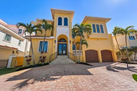 903 Harbor Dr, Belleair Beach, FL 33786