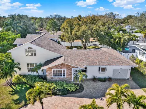 504 Fairview Rd, Belleair, FL 33756