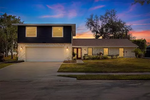 8950 Baywood Park Dr, Seminole, FL 33777