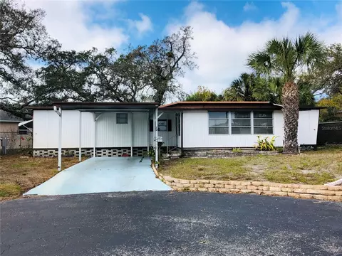 980 7th St NW #72, Largo, FL 33770