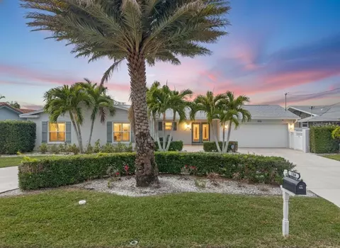 136 Windward Is, Clearwater Beach, FL 33767