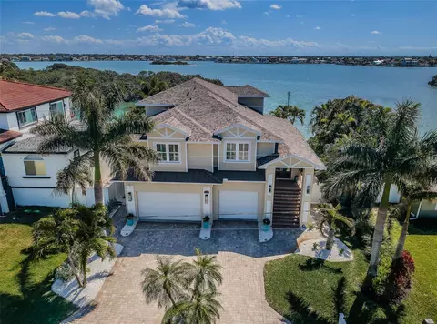 709 Harbor Dr, Belleair Beach, FL 33786