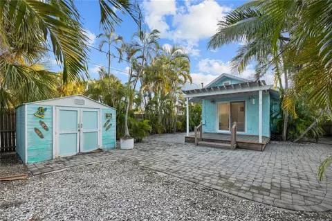 Exterior - 13123 4th St E, Madeira Beach, FL 33708 photo 3 of 7
