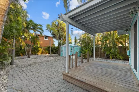 Exterior - 13123 4th St E, Madeira Beach, FL 33708 photo 4 of 7