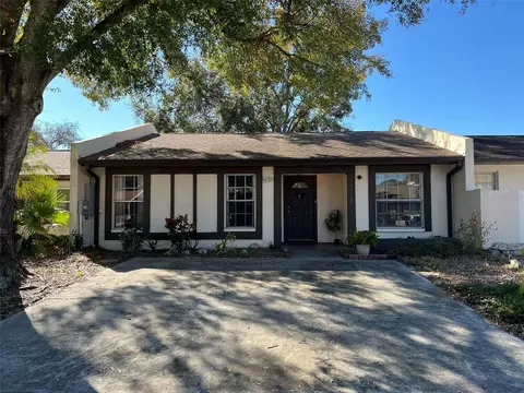 7715 Willow Park Dr, Temple Terrace, FL 33637