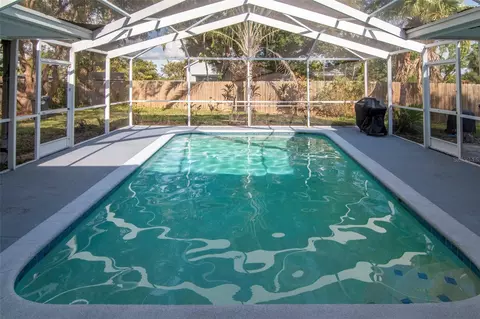 347 Country Club Dr, Oldsmar, FL 34677