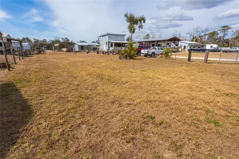 507 4th St NW, Steinhatchee, FL 32359