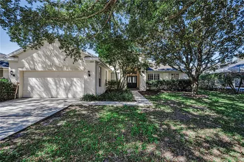 2225 Longmore Cir, Valrico, FL 33596