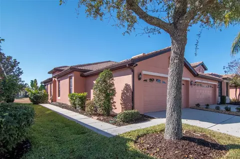 125 Shell Falls Dr, Apollo Beach, FL 33572
