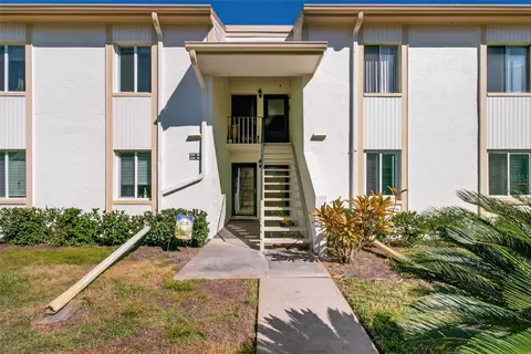 208 Cypress Ct, Oldsmar, FL 34677