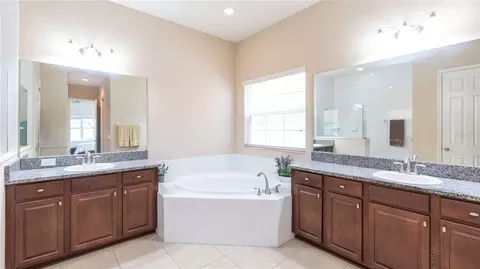 Bath - 11603 Grange Stead Ln, Riverview, FL 33569 photo 3 of 8