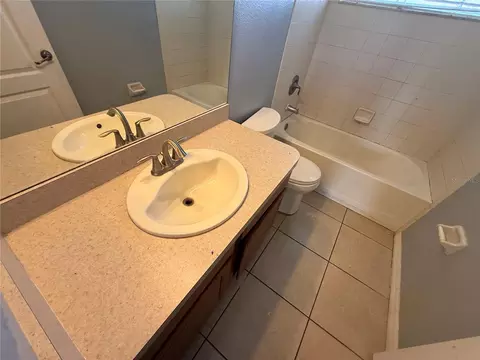 Bath - 11642 Addison Chase Dr, Riverview, FL 33579 photo 4 of 4
