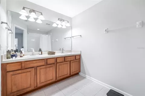 Bath - 5005 Barnstead Dr, Riverview, FL 33578 photo 2 of 3