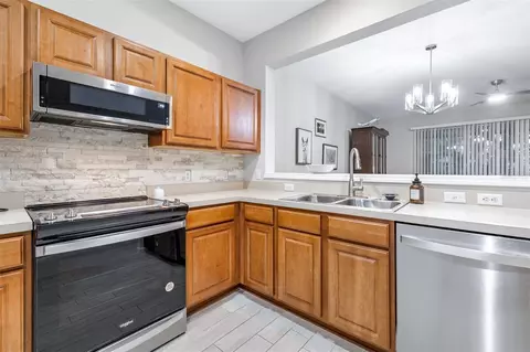 Kitchen - 5005 Barnstead Dr, Riverview, FL 33578 photo 4 of 6