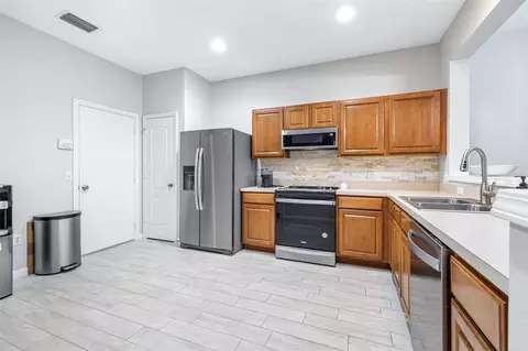 Kitchen - 5005 Barnstead Dr, Riverview, FL 33578 photo 2 of 6