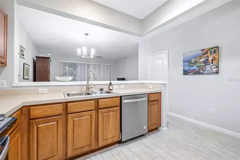 Kitchen - 5005 Barnstead Dr, Riverview, FL 33578 photo 5 of 6