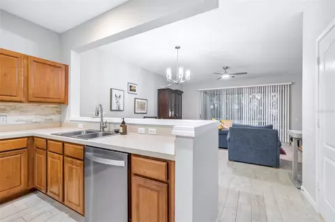 Kitchen - 5005 Barnstead Dr, Riverview, FL 33578 photo 6 of 6