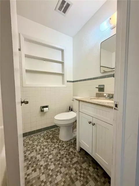Bath - 110 S Corona Ave, Clearwater, FL 33765 photo 3 of 4