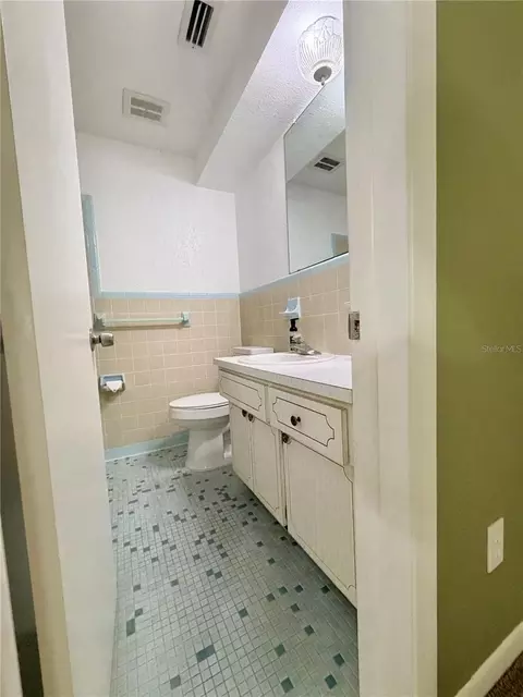 Bath - 110 S Corona Ave, Clearwater, FL 33765 photo 1 of 4