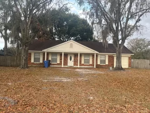 19910 Longleaf Dr, Lutz, FL 33548
