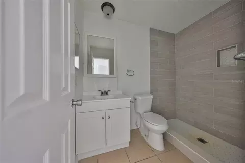 Bath - 11708 Balm Riverview Rd, Riverview, FL 33569 photo 4 of 4