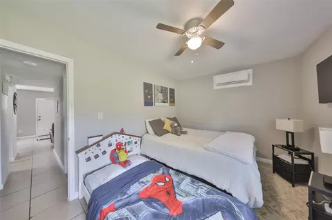 Bedroom - 11708 Balm Riverview Rd, Riverview, FL 33569 photo 4 of 6