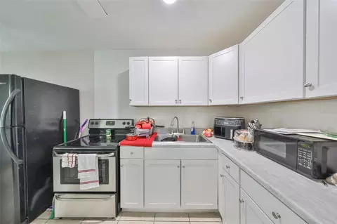 Kitchen - 11708 Balm Riverview Rd, Riverview, FL 33569 photo 2 of 5