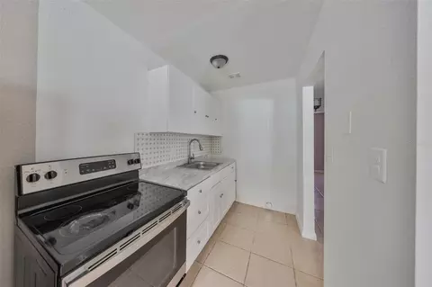Kitchen - 11708 Balm Riverview Rd, Riverview, FL 33569 photo 5 of 5