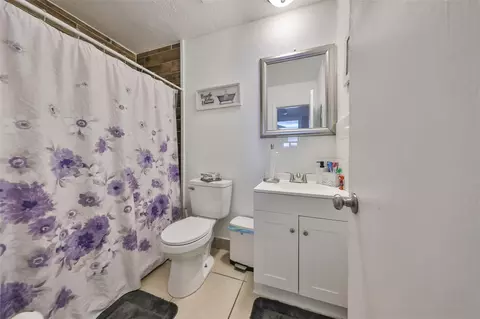 Bath - 11708 Balm Riverview Rd, Riverview, FL 33569 photo 3 of 4
