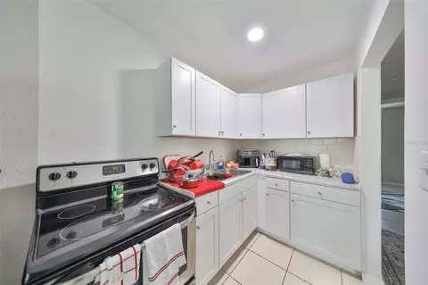 Kitchen - 11708 Balm Riverview Rd, Riverview, FL 33569 photo 1 of 5