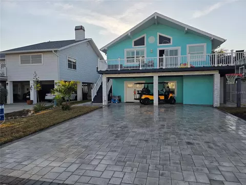 17706 1st St E, Redington Shores, FL 33708
