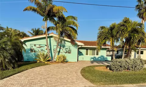 11365 7th St E, Treasure Island, FL 33706