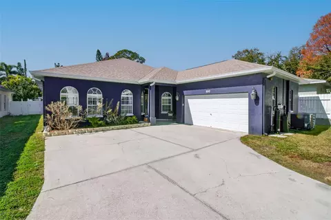650 Arbor Ln, Largo, FL 33770