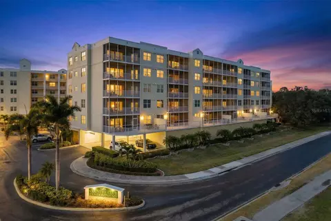 1200 Country Club Dr #4202, Largo, FL 33771