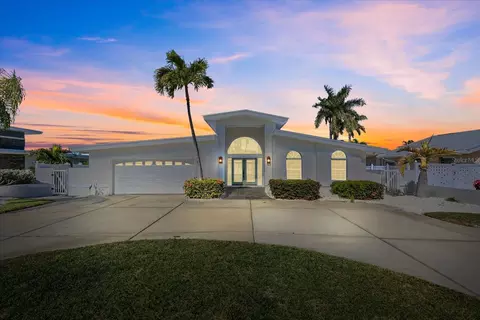 24 Dolphin Dr, Treasure Island, FL 33706