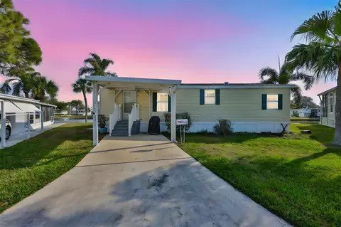980 7th St NW #16, Largo, FL 33770