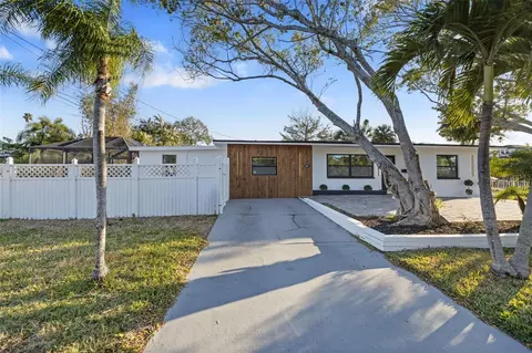 1600 Connecticut Ave NE, Saint Petersburg, FL 33703