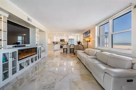 1400 Gulf Blvd #109, Clearwater Beach, FL 33767