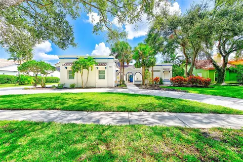 7462 Watersilk Dr N, Pinellas Park, FL 33782