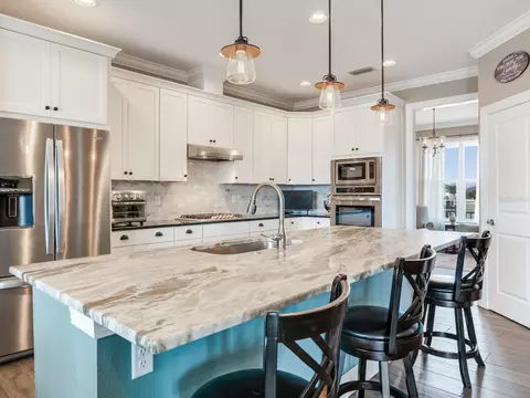Kitchen - 15721 Colding Loop, Wimauma, FL 33598 photo 7 of 9