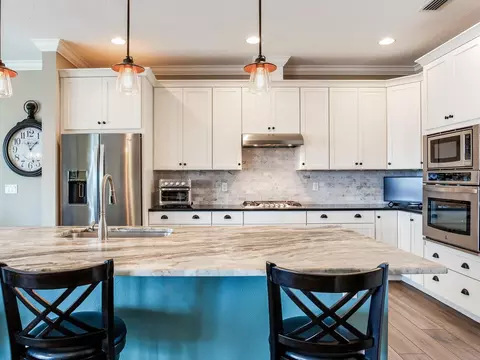 Kitchen - 15721 Colding Loop, Wimauma, FL 33598 photo 4 of 9