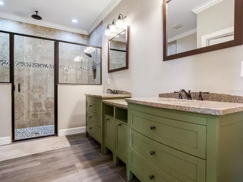 Bath - 15721 Colding Loop, Wimauma, FL 33598 photo 2 of 5