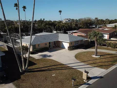108 14th St, Belleair Beach, FL 33786